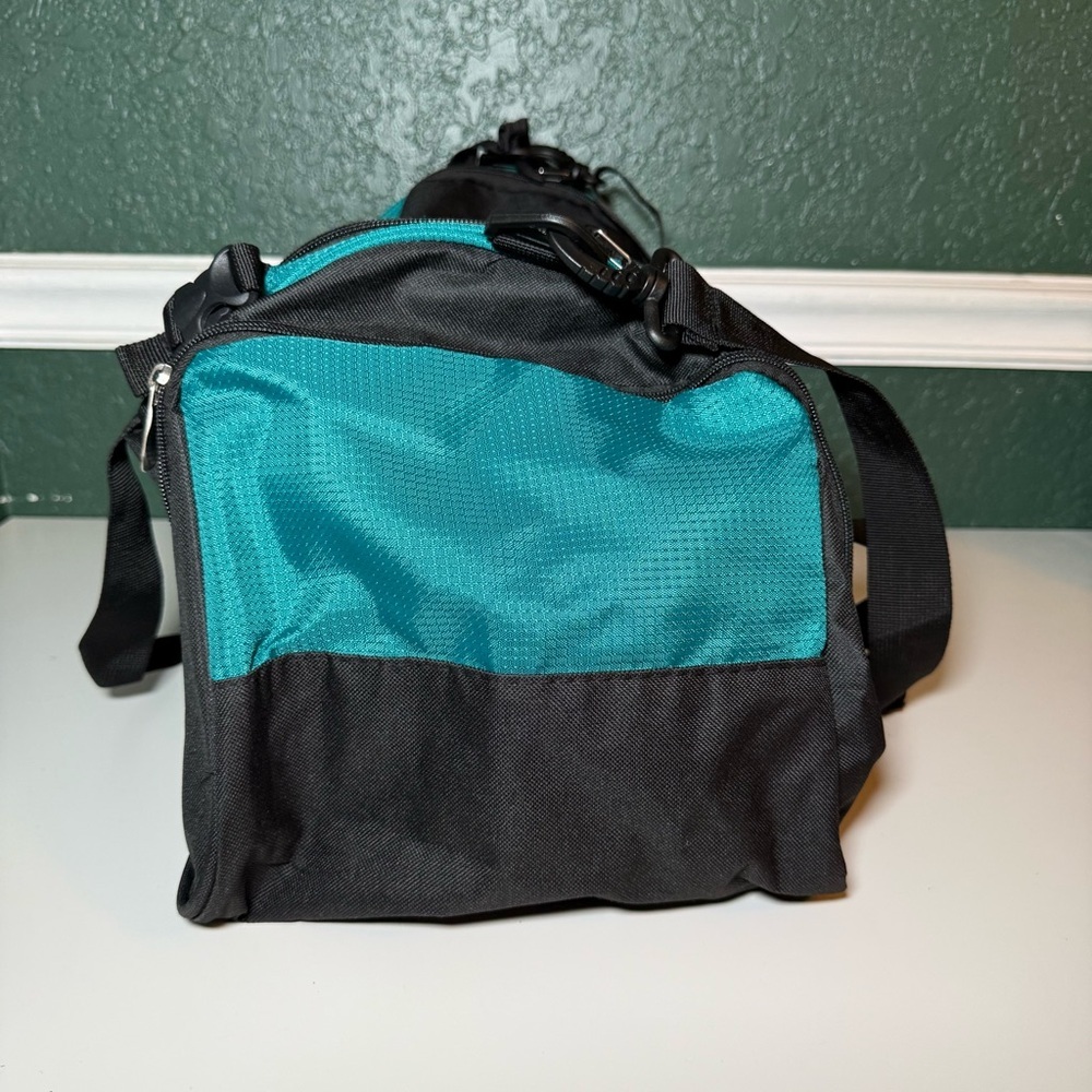 NEW- Protege 22 inch Carry On Sport Duffel Bag Luggage -Travel Gym Collapsible - Picture 12 of 12